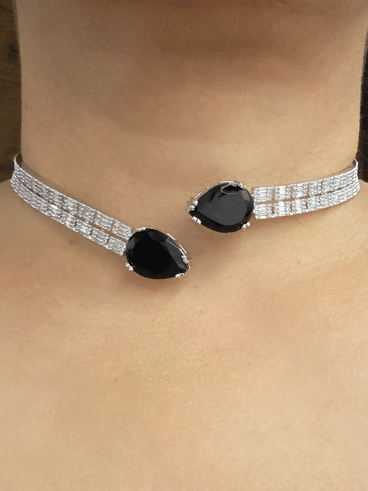 Silver finish baguette shape AD setting 11cm diametre hasli with tear shaped stones in center