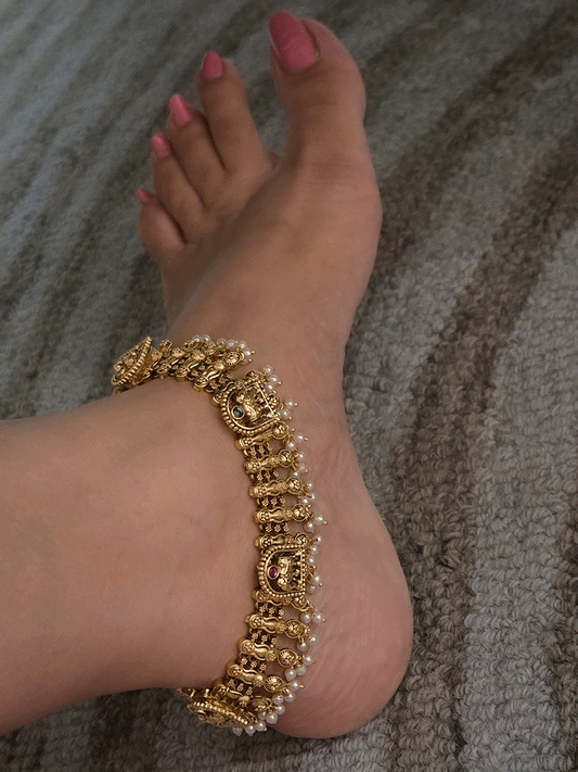Elephant tukdies in broad chain with pearly hangings anklets