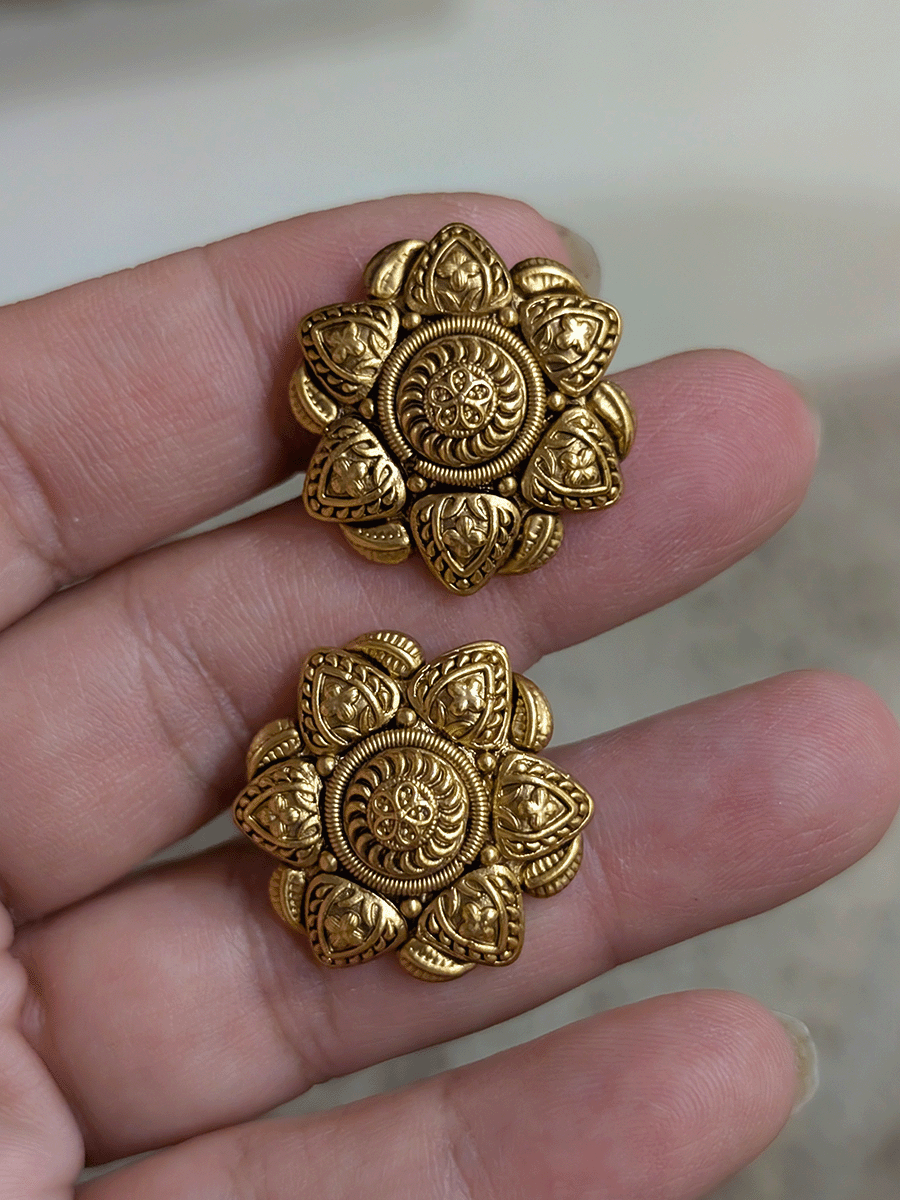 Self design circular center flower shaped studs