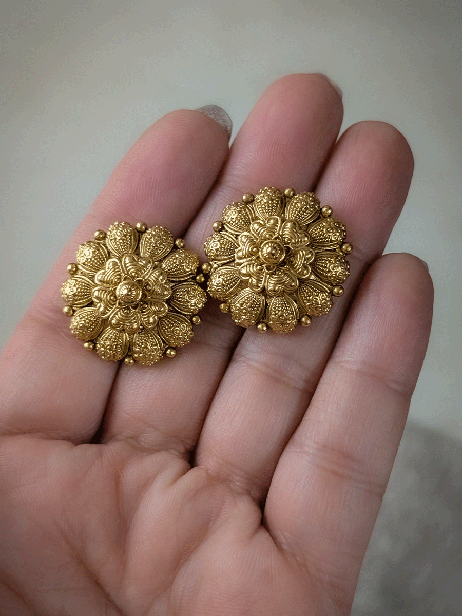 Flower on flower design 3cm bold self design studs