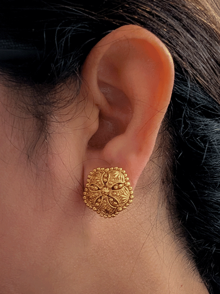 Self flower design 2cm broad studs