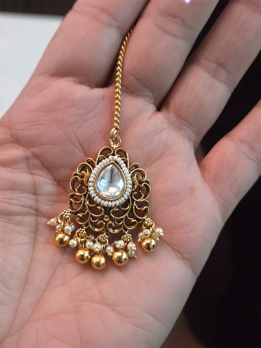 Tear drop shaped kundan with pirohi intricate design maangtika with chain
