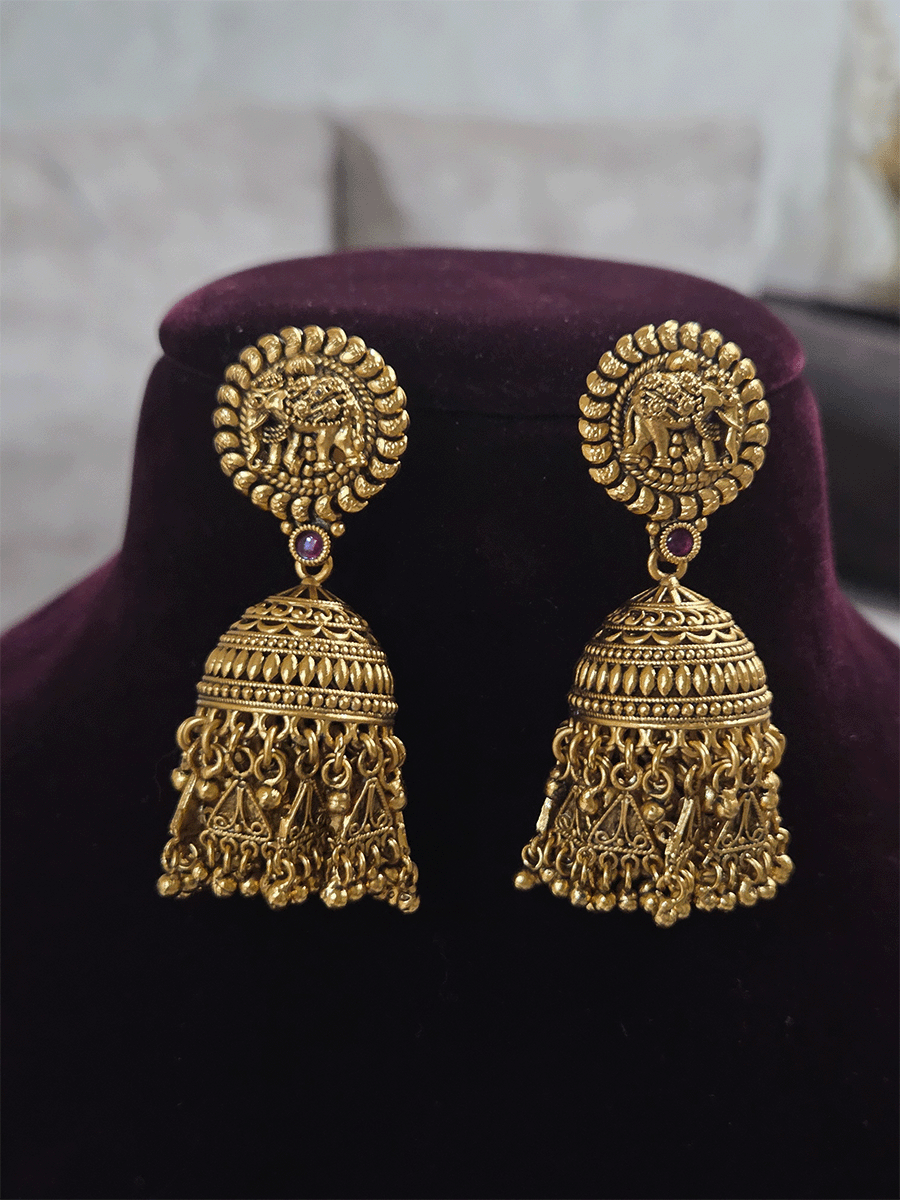 Varmala design 11cm broad elephant top choker set with mesh design and triangular tukdies