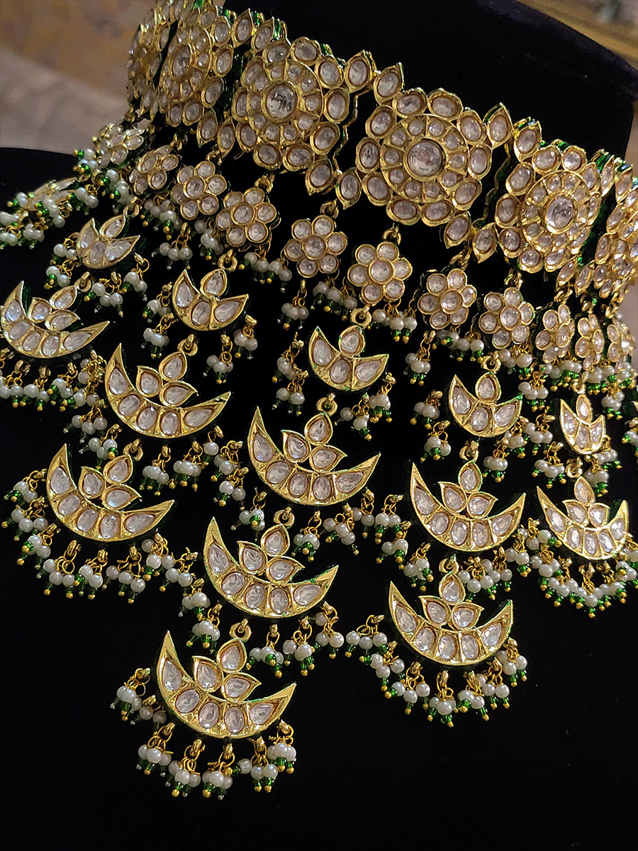 Traditional flower and half moon design kundan tukdies classy set