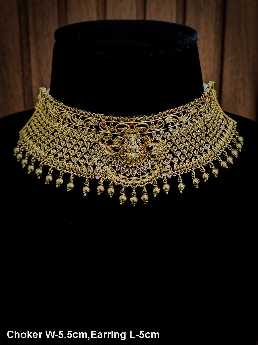 Round polki mesh laxmiji motif in center with side peacock on