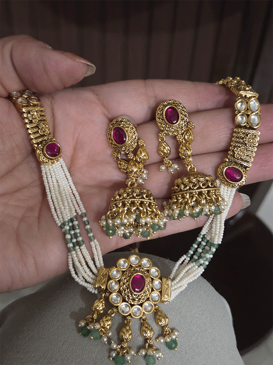 Oval ruby stone kundan flower center side cheed strings set