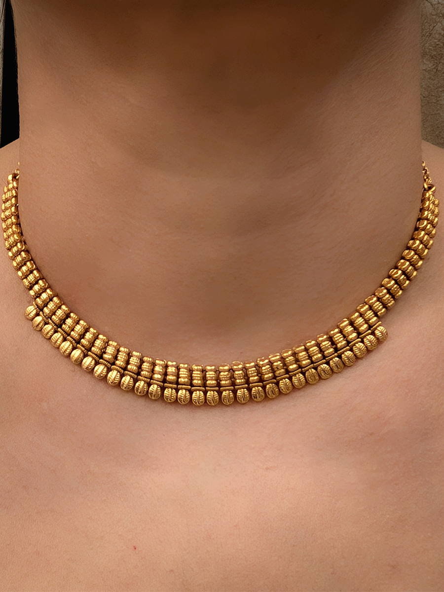 Leaf bottom design 1cm broad chain set with studs