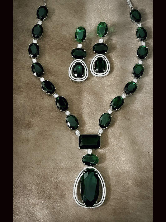 Bold oval stones neckpiece with oval ad pendant