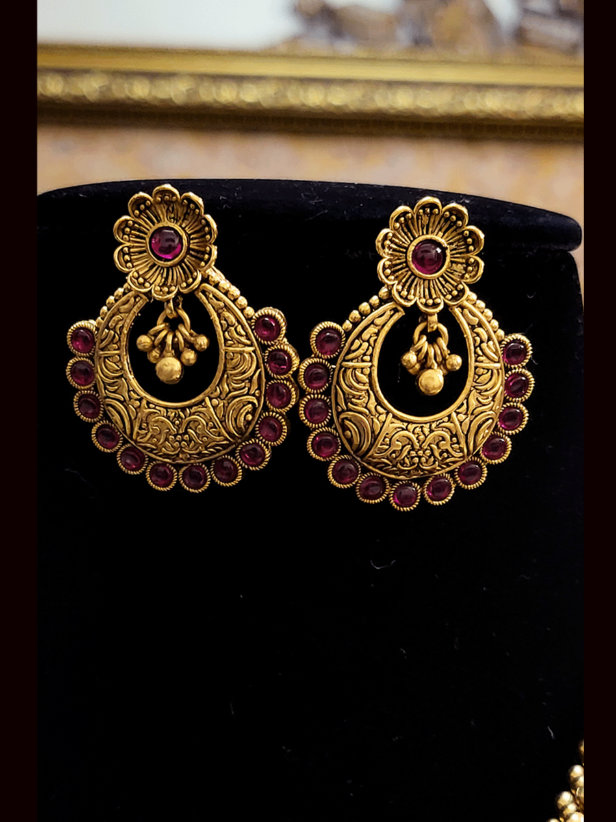 Gold bead woven string ruby stone studded varmala and groom pendant set