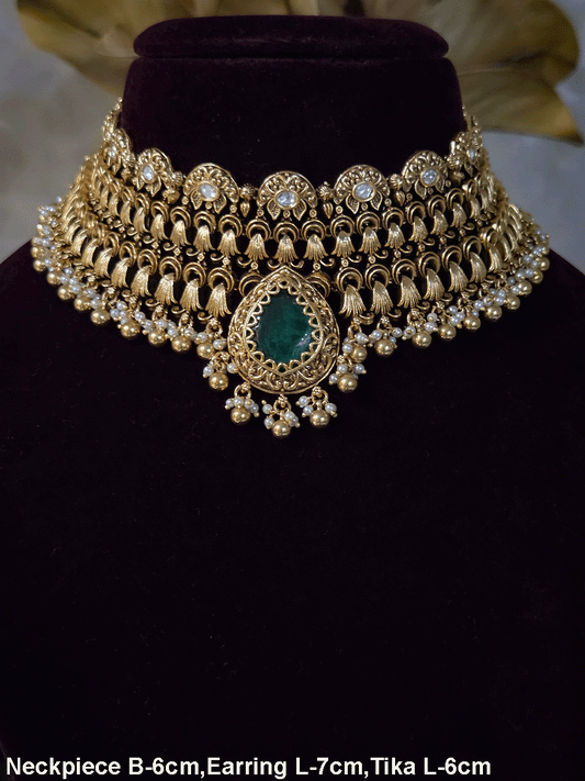 Antique gold finish kundan set with bold tear drop shaped stone in center