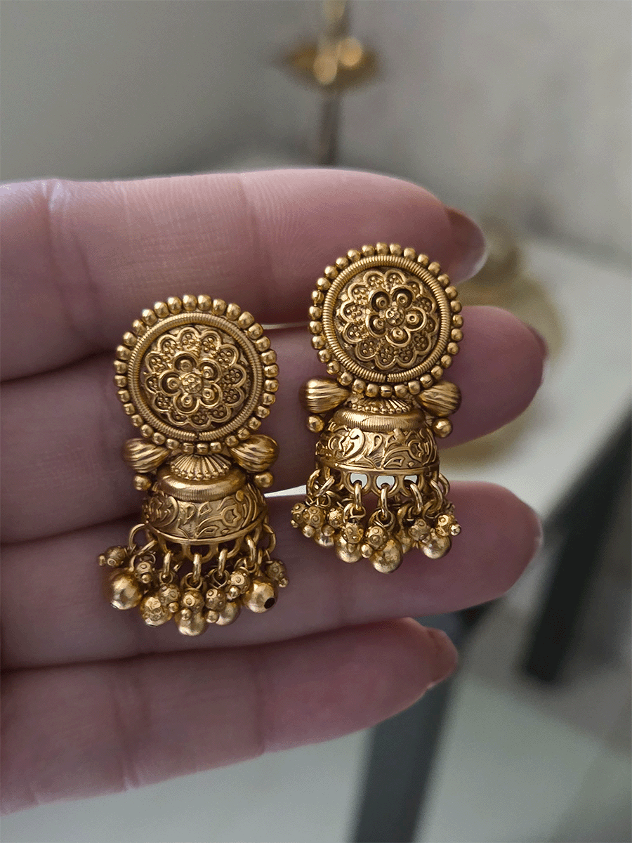 Double leaf design chain with half jhoomki ghunghru hangings classy set