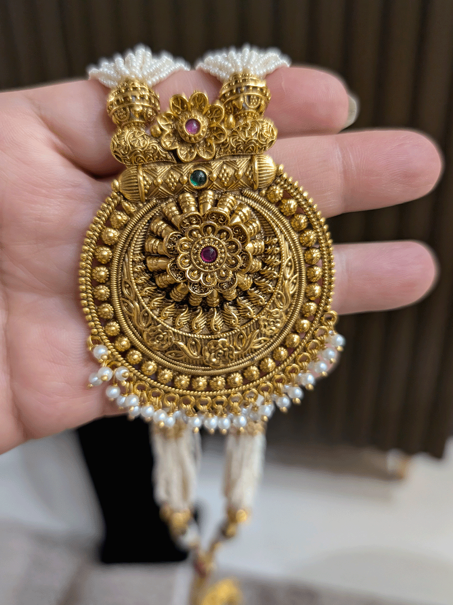 Circular flower and self design pendant in cheed and matar bead string(8 inch) set