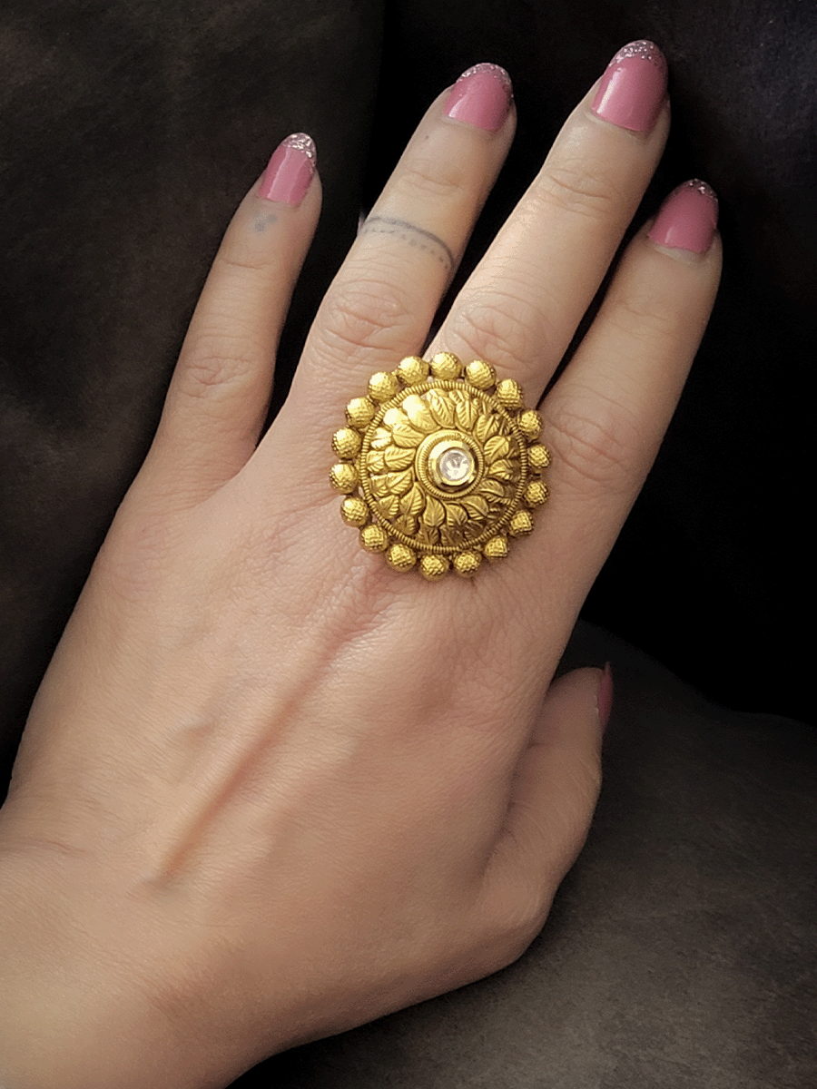 Round adjustable ring with gold bead lace and leaf design around the stone