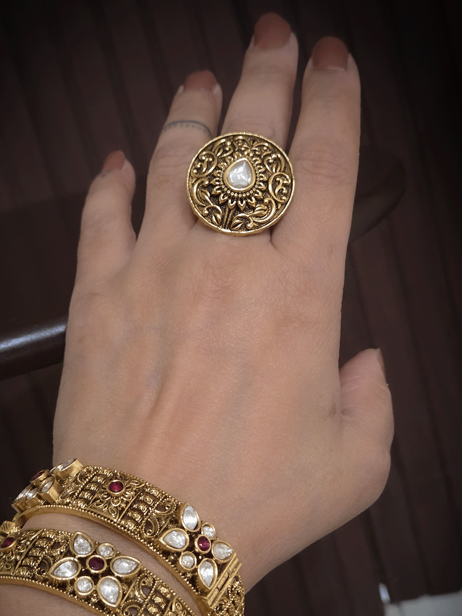 Round antique gold finish adjustable ring with tear drop kundan in center