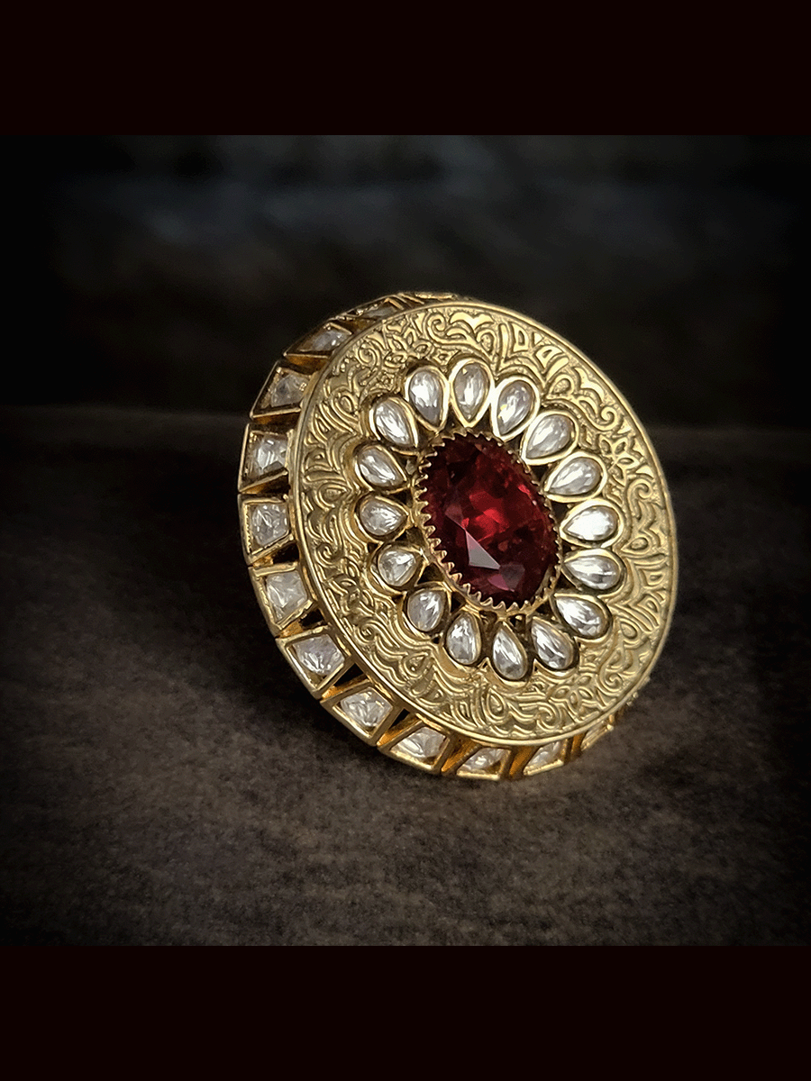 Bold oval kundan openeble ring with oval stone in the center and kundan detailing on sides