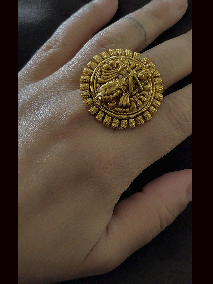 Adjustable krishna ring with rectangular self design lace