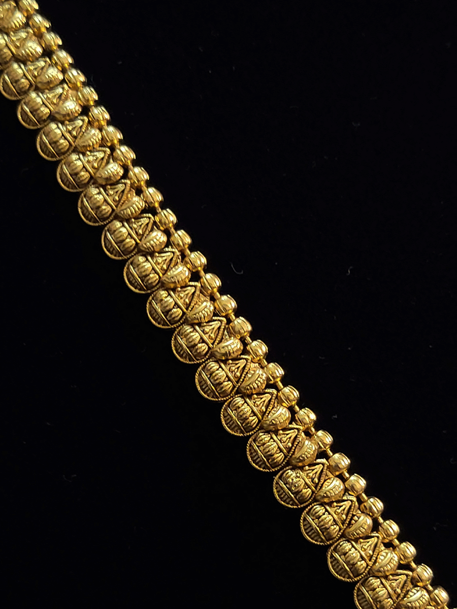 Self design on leaf 1cm broad waistbelt with gold bead lace on top