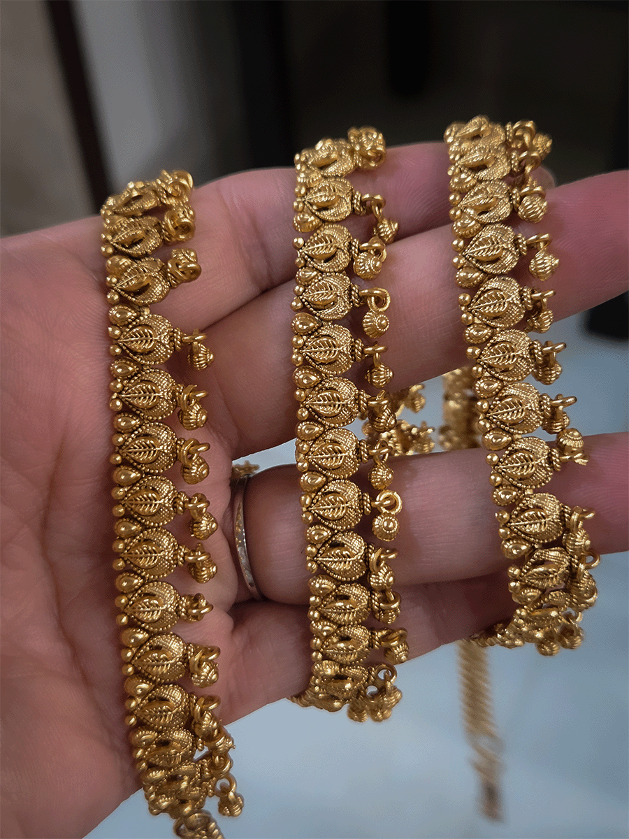 Leaf design with ghunghru hanging 1.5cm broad waist belt