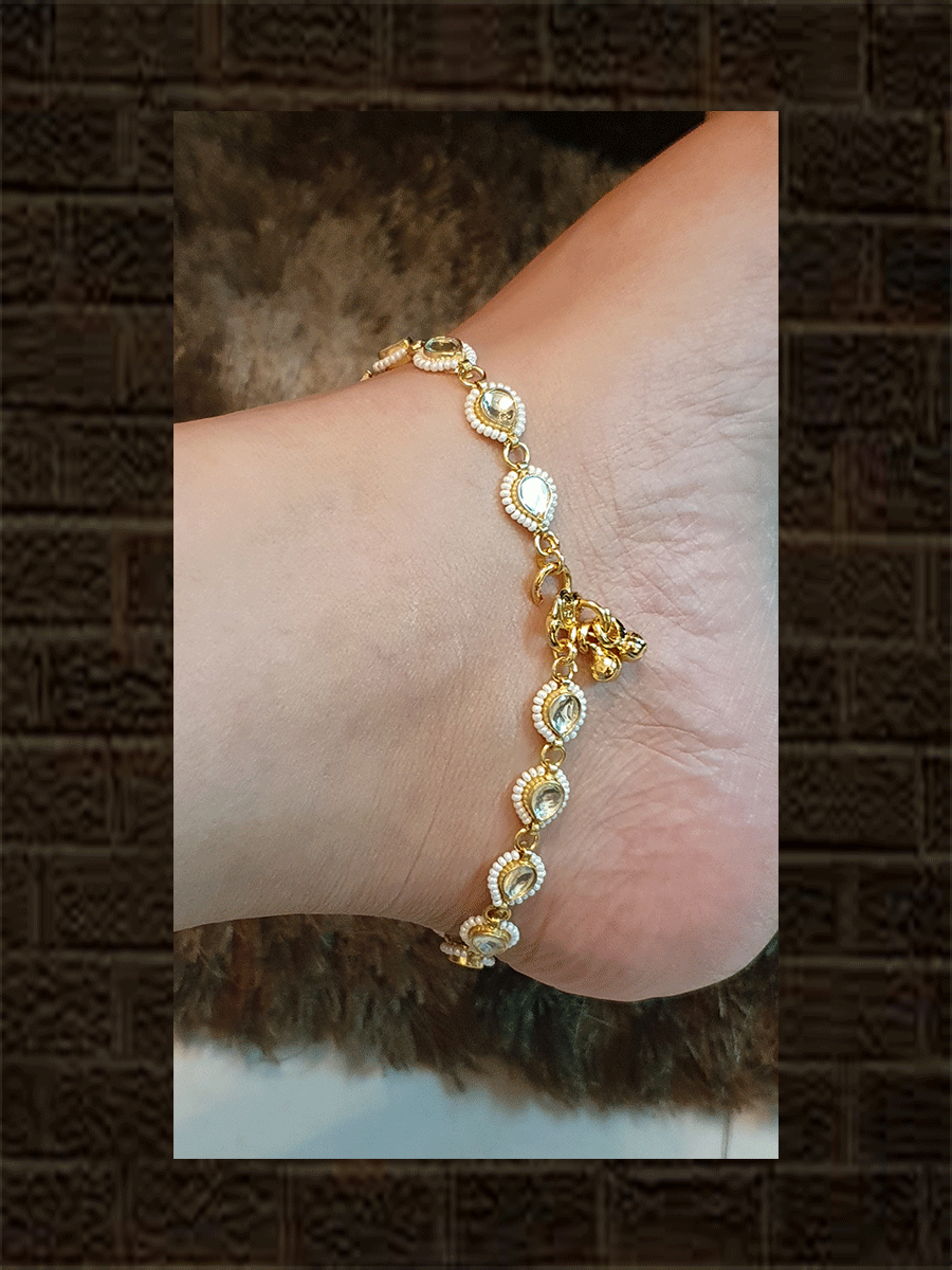 Leaf kundan tukdi with pirohi anklet pair - Odara Jewellery