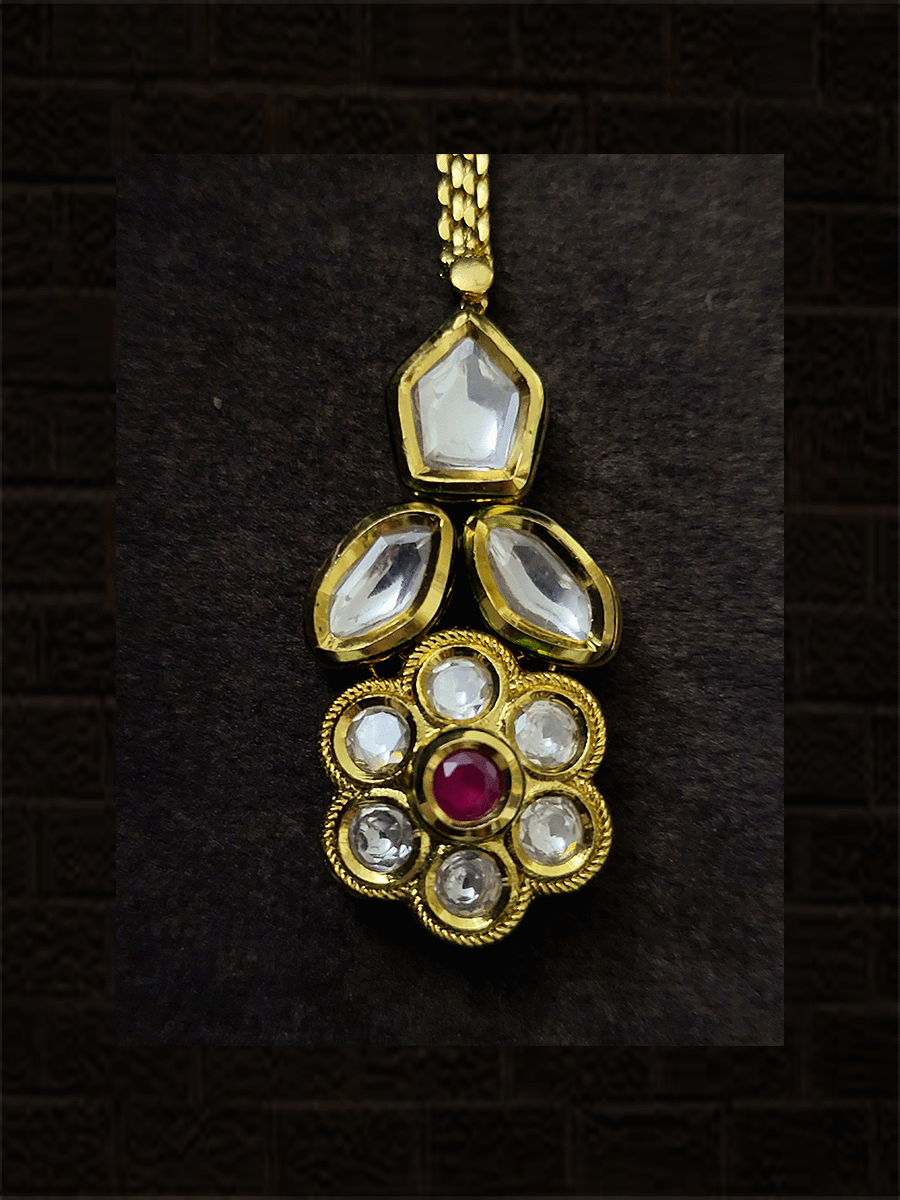 Two leaf top with flower design chain maangtika