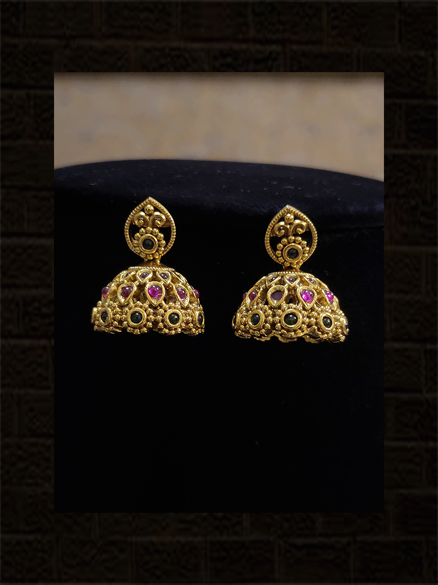 Three stones leaf design lines with intricate bottom design
