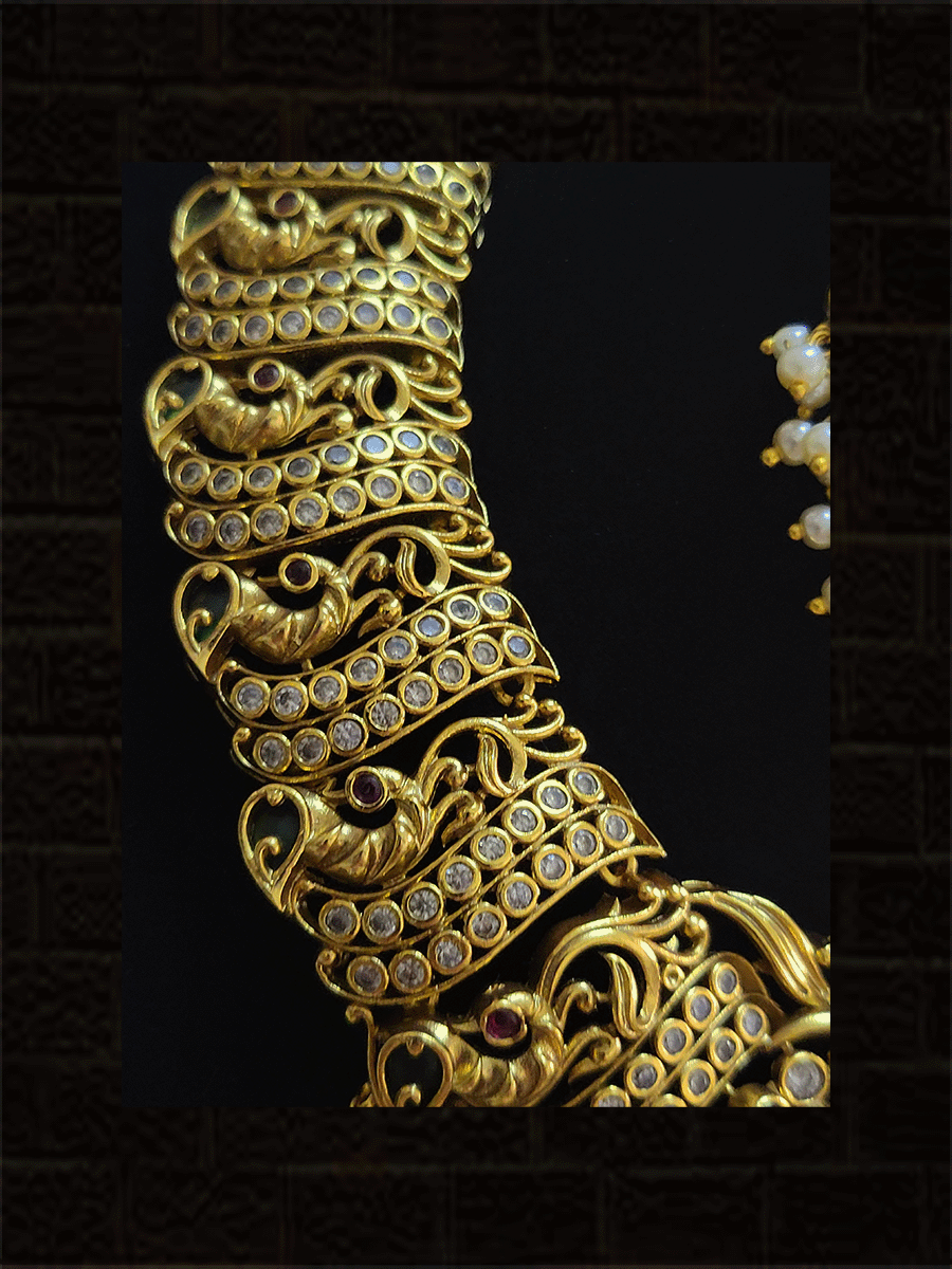 Ganpatiji motif in the center of ruby,polki and green stones set with peacock design side string - Odara Jewellery