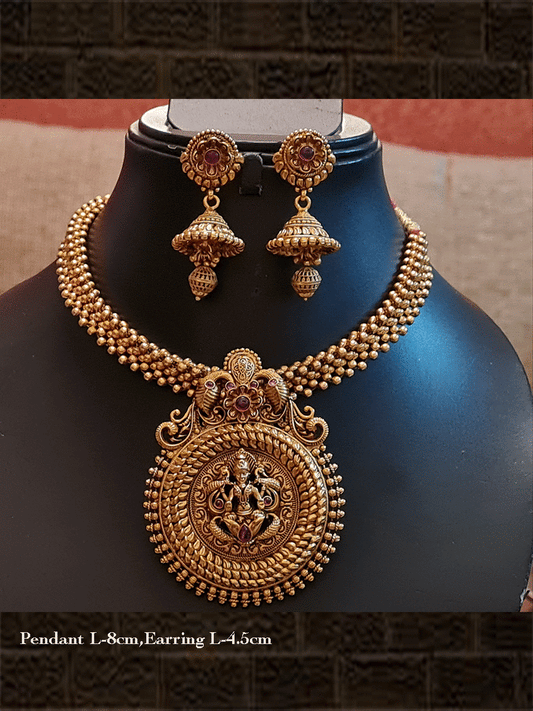 Laxmiji motif bold pendant set with woven gold beaded string - Odara Jewellery