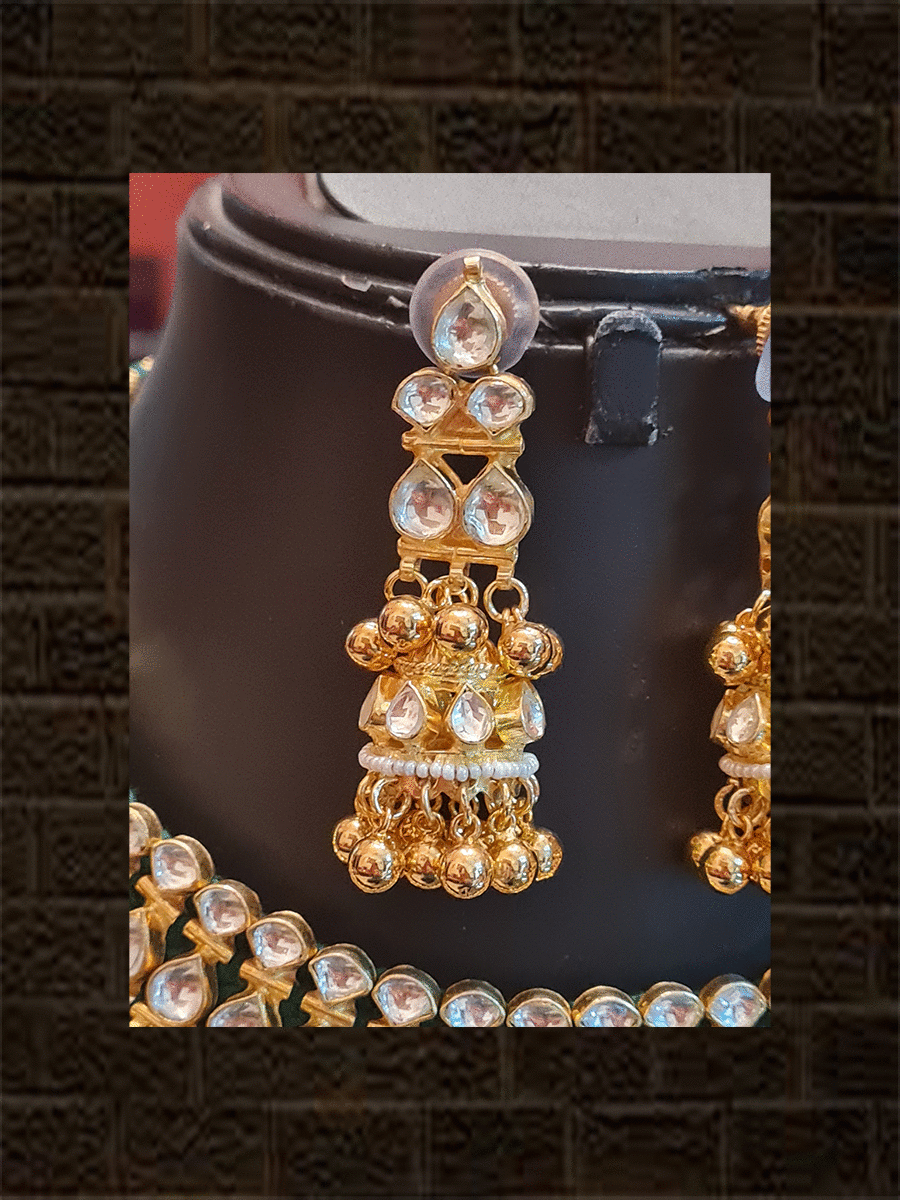 Gold plated green gaddi kundan set with ghunghru lace with jhoomkies - Odara Jewellery