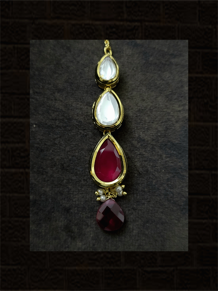 दो पत्ती कुंदन पत्ती रूबी तल और रूबी बूंद मांगटीका के साथ