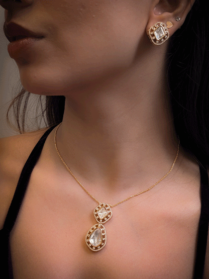 Rhombus shaped moissanite AD pendant set in chain with studs