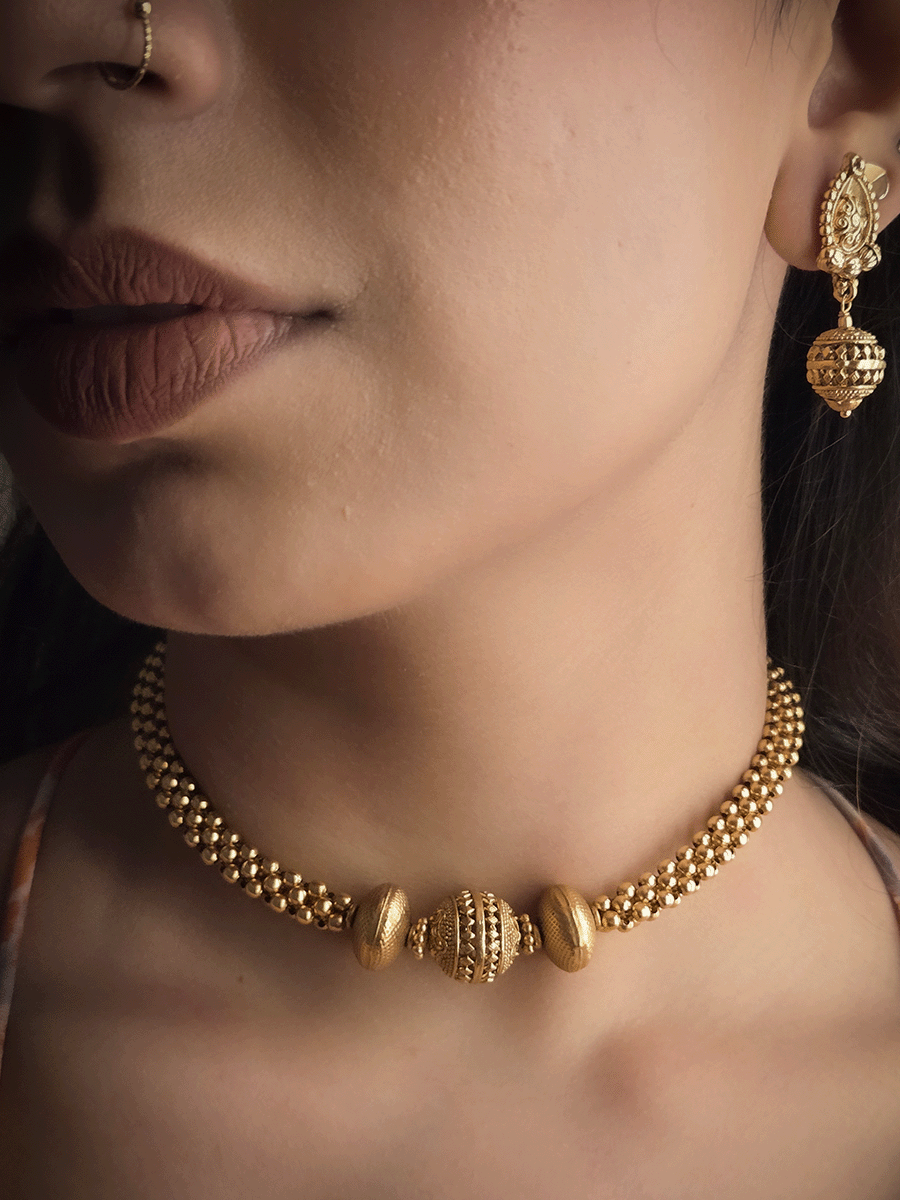 Gold bead woven side string with matar bead in center and side gold beads