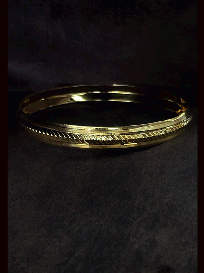 Gold plated lines and center rope self design men's kada