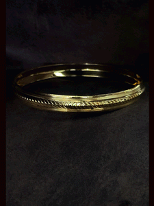 Gold plated lines and center rope self design men's kada
