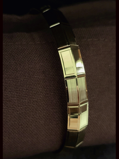 Lines in square design plain gold plated men's kada