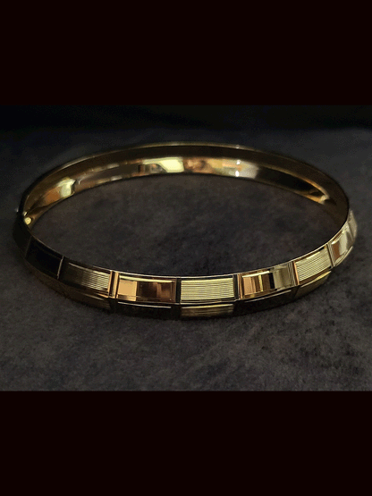 Lines in square design plain gold plated men's kada