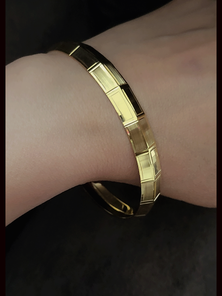 Lines in square design plain gold plated men's kada