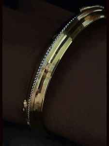 Rhodium line in center of lines design men's kada with jaguar motif's on one side
