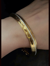 Load image into Gallery viewer, Rhodium line in center of lines design men&#39;s kada with jaguar motif&#39;s on one side