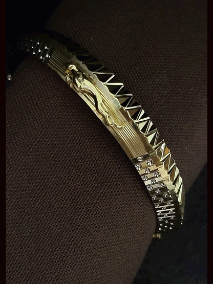 Wavy design on one side and dotted rhodium on other with jaguar motif's men's kada