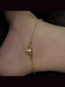 Paachi kundan tukdi with green beads in chain anklets