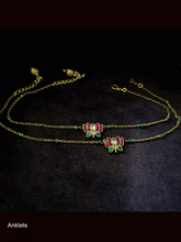 Load image into Gallery viewer, Paachi kundan tukdi with green beads in chain anklets