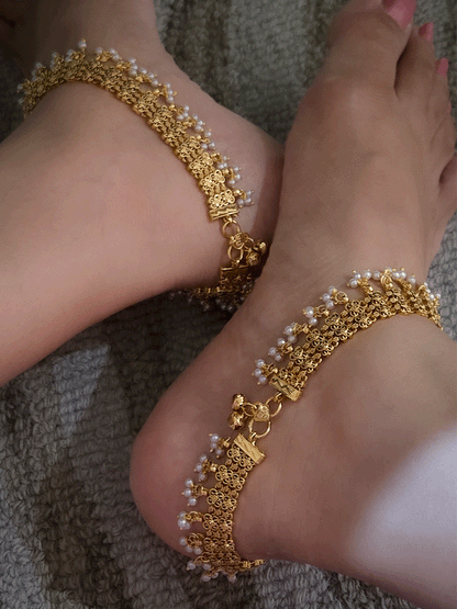 Broad chain with ghunghru hanging gold finish anklets