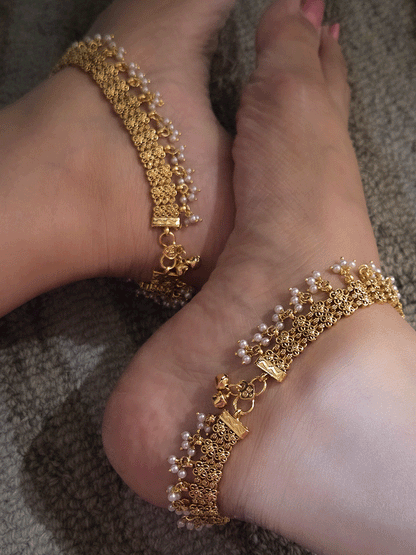 Broad chain with ghunghru hanging gold finish anklets