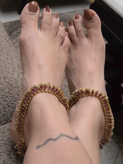 Tear shaped stones studded classy anklets with pearl and gold bead hangings
