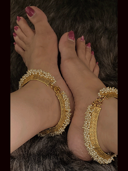 1cm broad chain with pearly cluster lace anklets