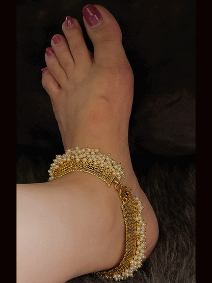 1cm broad chain with pearly cluster lace anklets