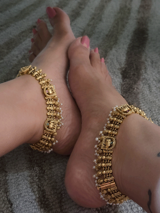 Elephant tukdies in broad chain with pearly hangings anklets