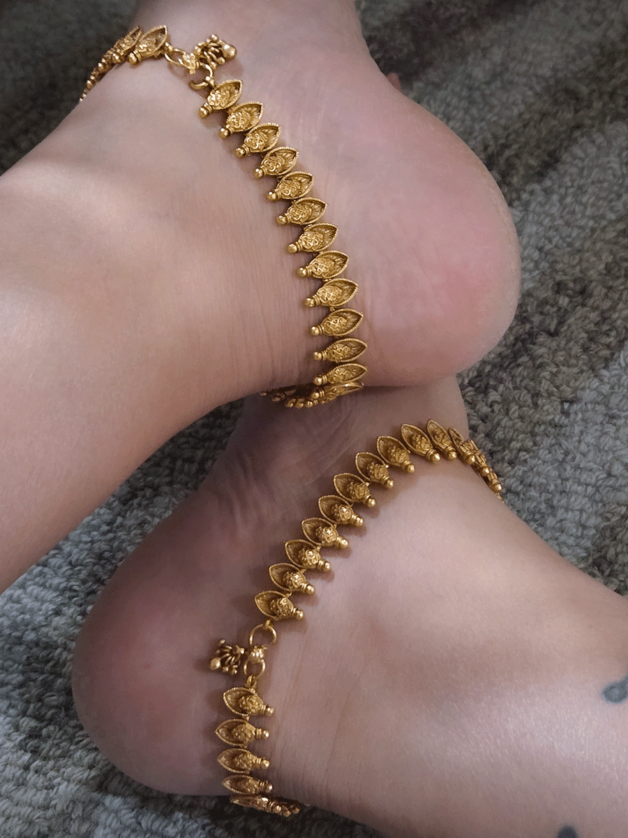 Leaf in leaf design with gold bead top anklets
