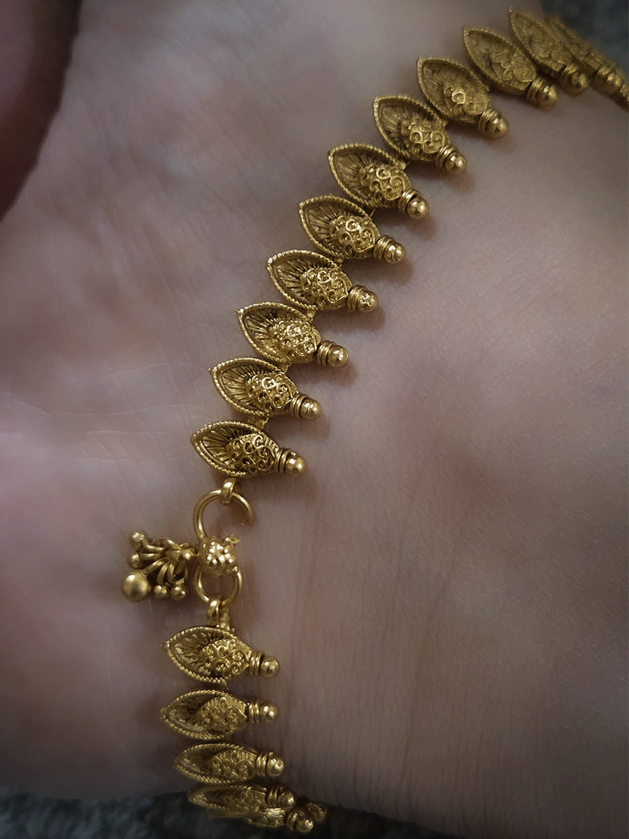 Leaf in leaf design with gold bead top anklets