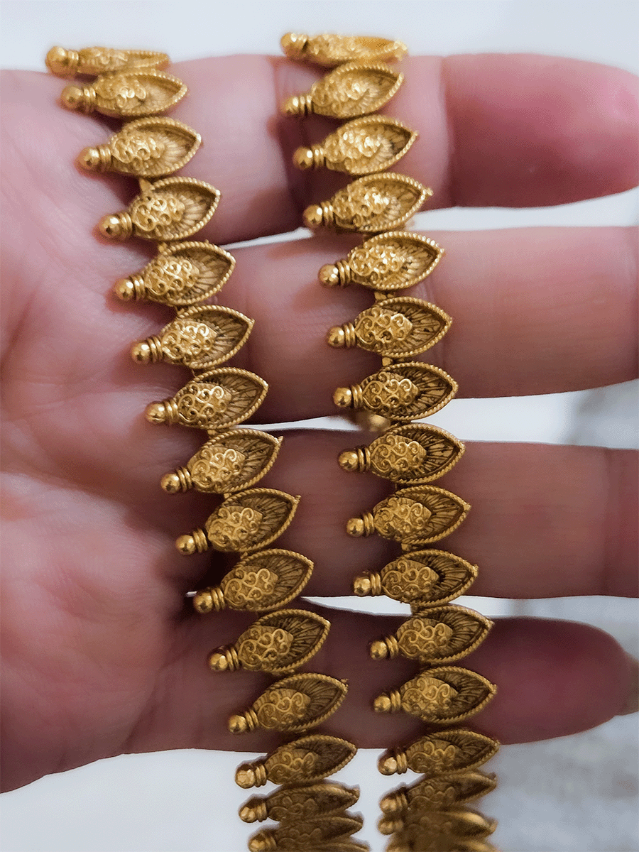 Leaf in leaf design with gold bead top anklets